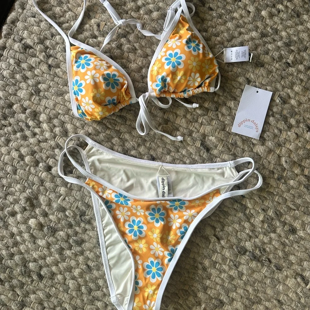 NWT Dippin’ Daisys Floral Bikini Set